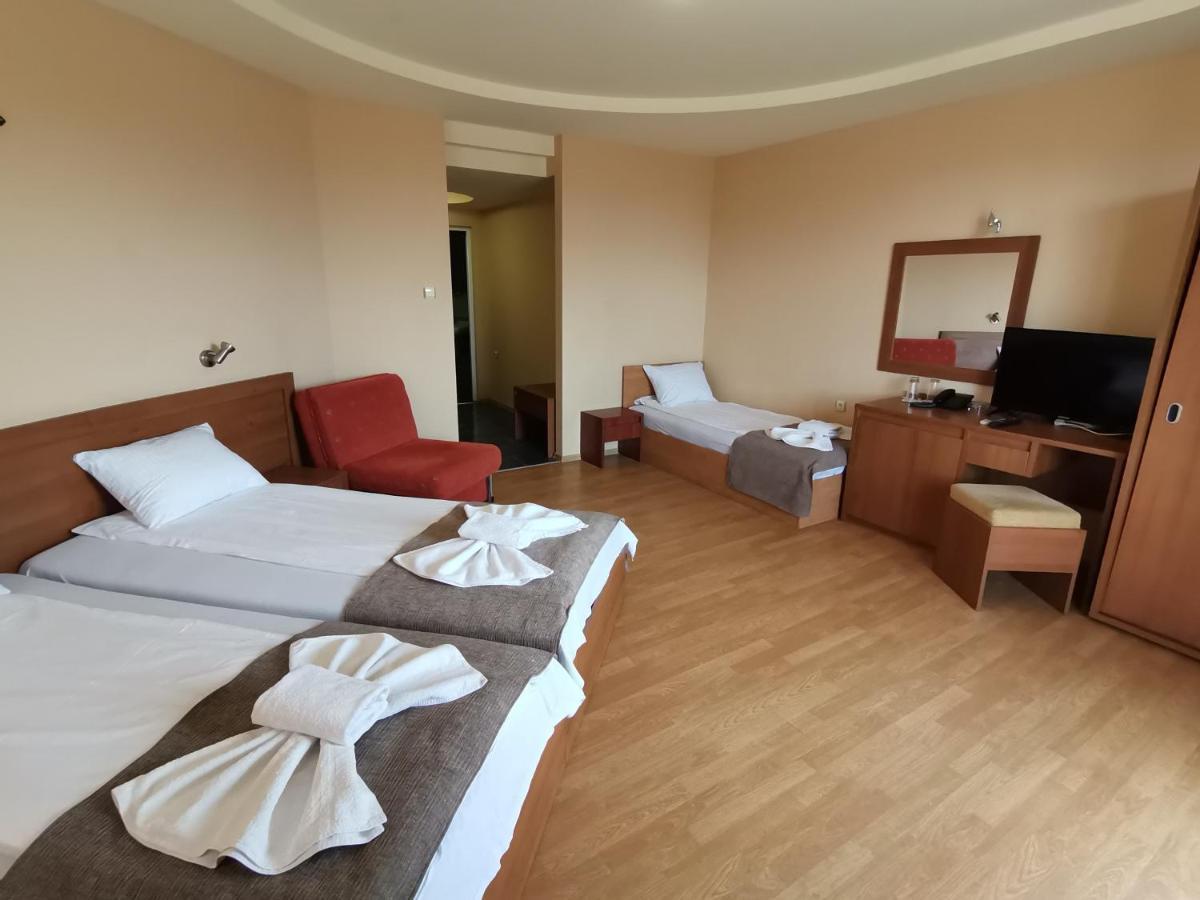 Hotel Paris Baltsjik Buitenkant foto
