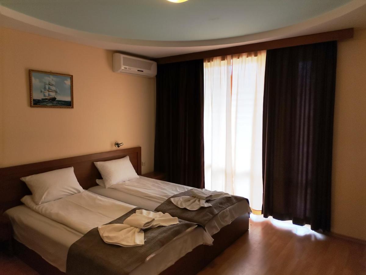Hotel Paris Baltsjik Buitenkant foto