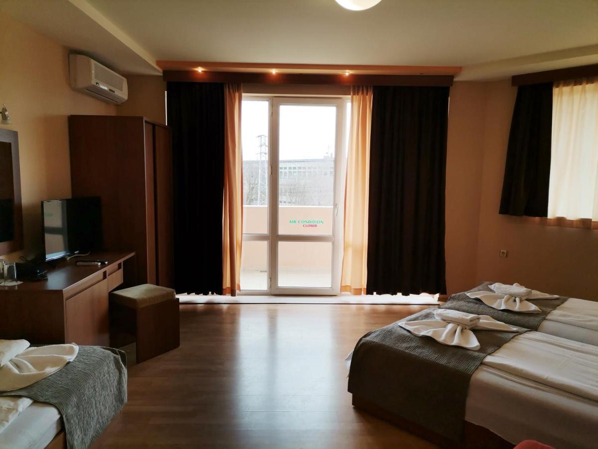 Hotel Paris Baltsjik Buitenkant foto
