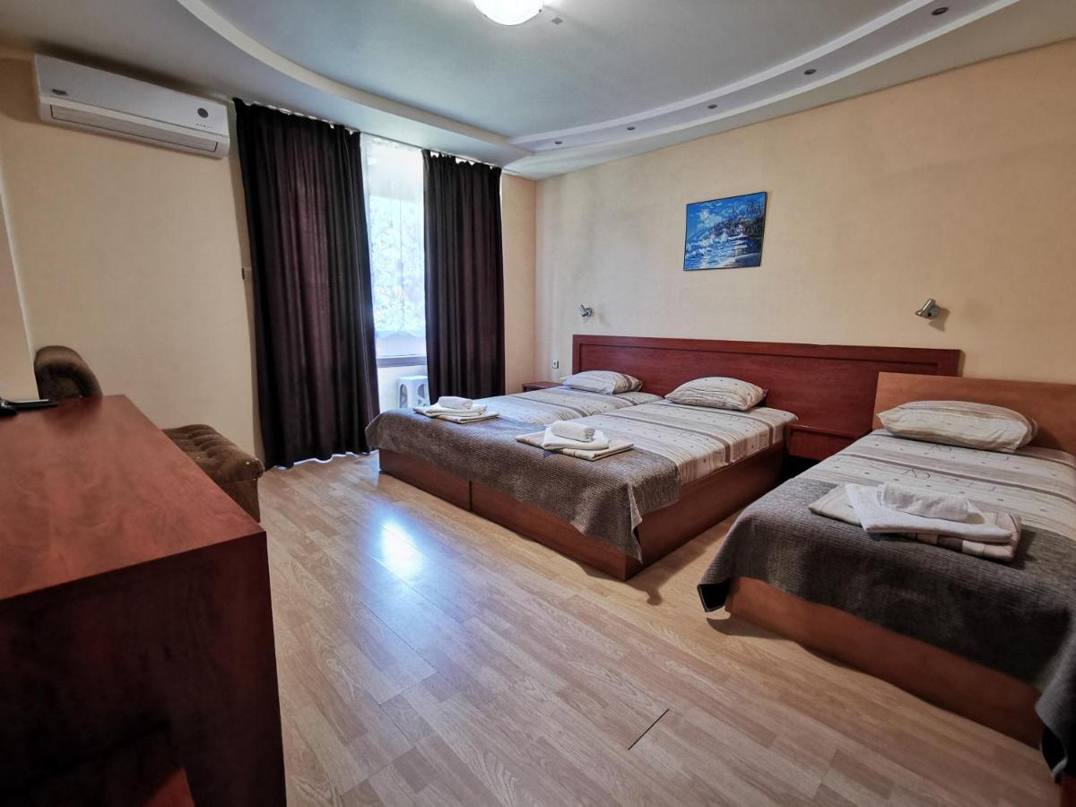 Hotel Paris Baltsjik Buitenkant foto