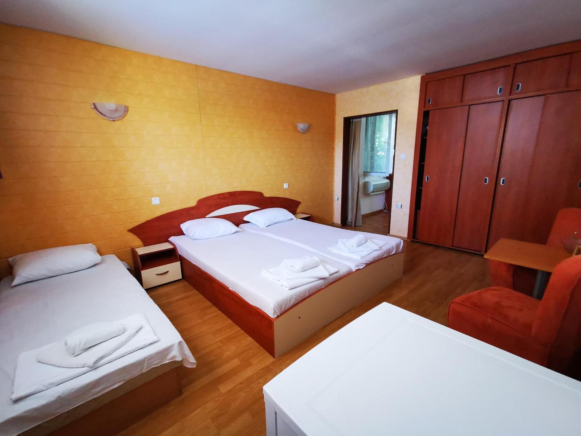 Hotel Paris Baltsjik Buitenkant foto
