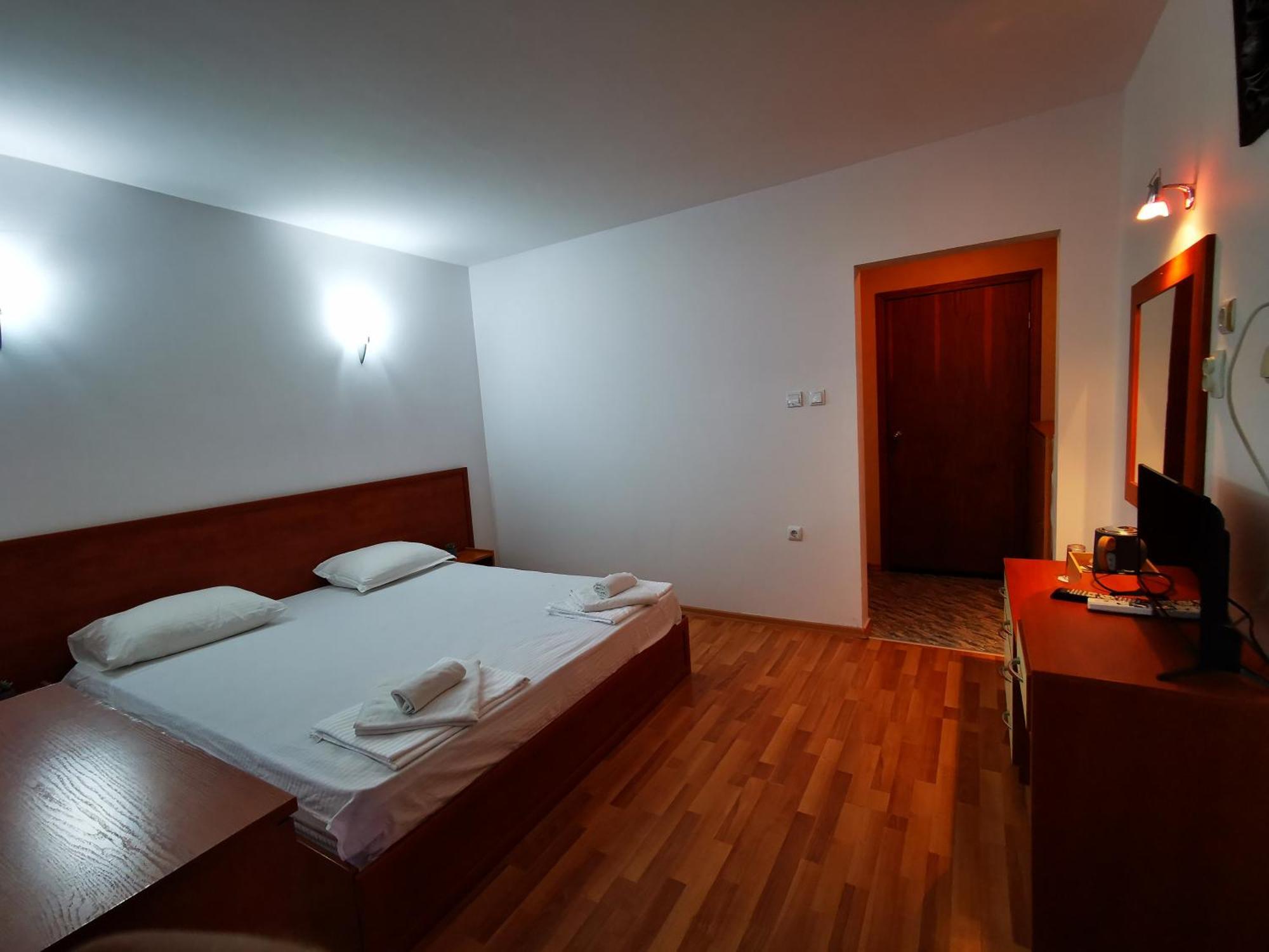 Hotel Paris Baltsjik Buitenkant foto